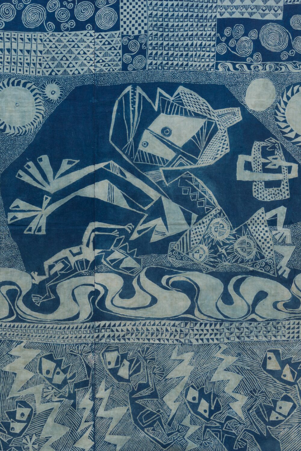 Susanne Wenger, Mọrèmi, Odùduwà steigt  vom Himmel (Detail), 1959, àdìrẹ Kassavastärke Batik, 142 x 160 cm, Courtesy Susanne Wenger Foundation, Krems, Foto: Martin Bilinovac
