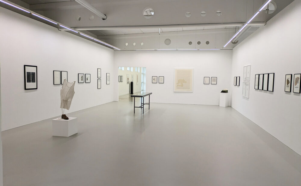 Ausstellungsansicht Lettern Zeichen Spuren, Foto: Galerie Sommer