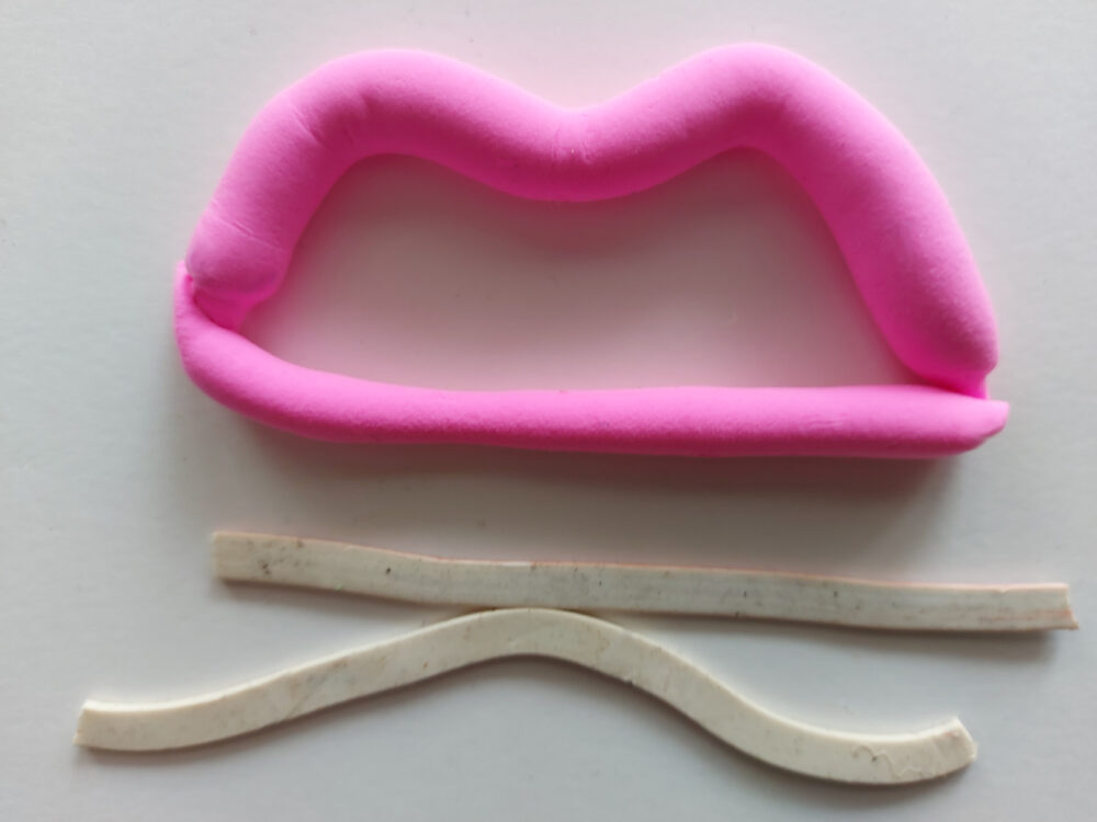 Veronika Dreier, Super Stretchy, 2023, 15 x15 cm Plastillin auf Karton