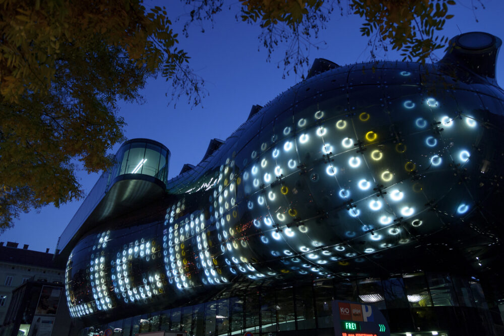 BIX-Fassade, LichtTelegramm, Foto: Universalmuseum Joanneum/N. Lackner