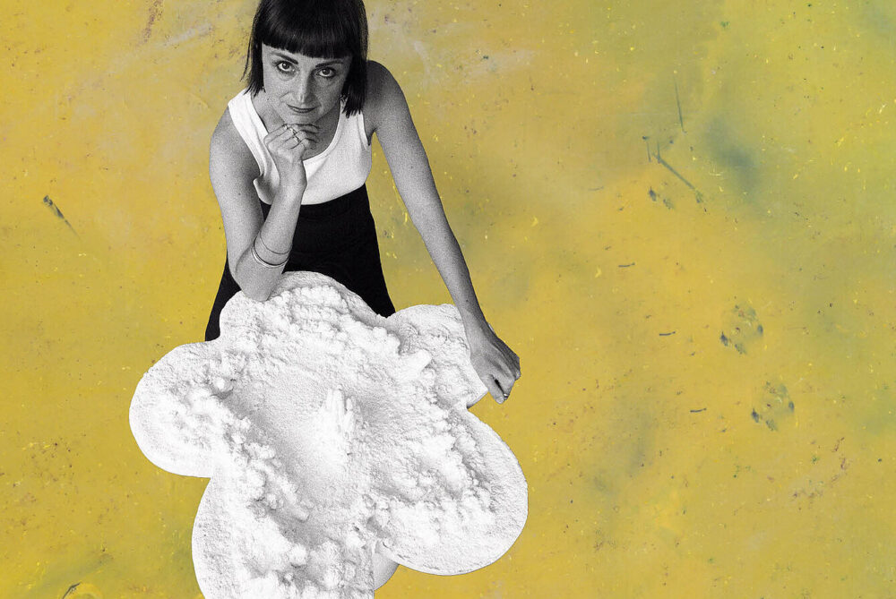Helen Chadwick mit Piss Flowers, Serpentine Gallery, 1994, Foto © Kippa Matthews  Liesl Raff, Crush 3, 2025, Courtesy der Künstlerin & Galerie Eva Presenhuber Zurich/Vienna, © der Künstlerin & Bildrecht, Wien 2026, Foto: Stefan Altenbuger