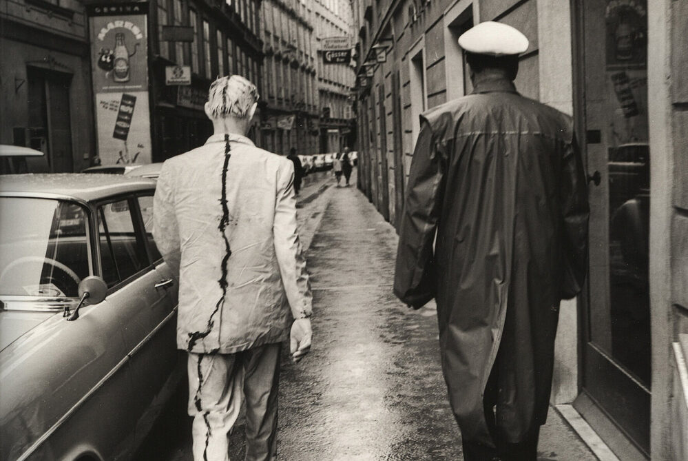 Günter Brus, Wiener Spaziergang, 1965 © L. Hoffenreich
